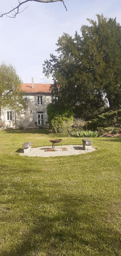 Maison blanche Cherval Extérieur photo