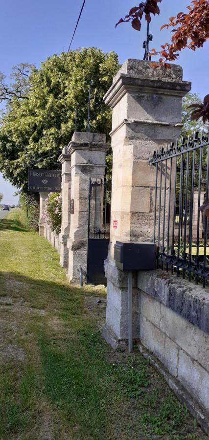 Maison blanche Cherval Extérieur photo